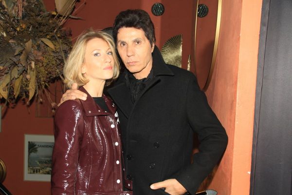 Mariage de Jean-Luc Lahaye et Paola : VIP oubliés, baskets et têtes de mort... les images de la cérémonie décriée