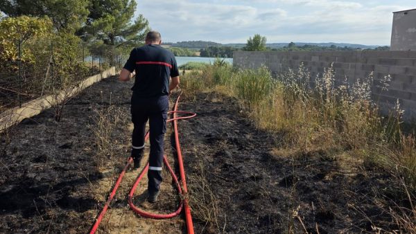 Incendie près du lac de Villalbe : deux jardins touchés