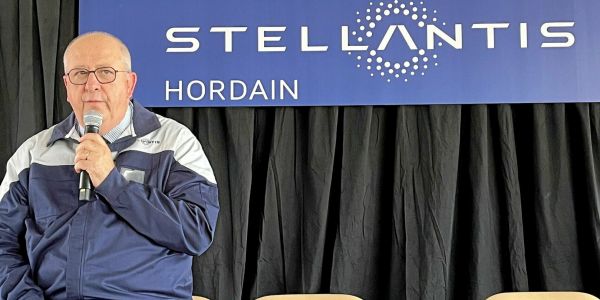 « Si je paie les amendes CO2, je ferme des usines » : le cri d'alarme du patron Europe de Stellantis