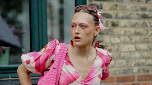Voici l'astuce que toutes les stars utilisent pour faire tenir leur maquillage malgré la chaleur et la transpiration