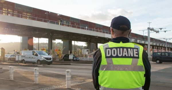 Rhône. Arrêté en Porsche au péage avec plus de 10 000 euros : pas de preuve de blanchiment tranche le tribunal
