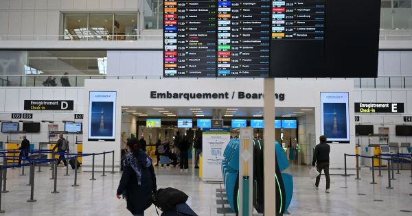 A Nice, des plans de vacances perturbés par la grève des contrôleurs aériens, qui dénoncent «la casse du service public»