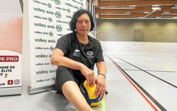 « Le volley-ball, c'est toute ma vie » : amputée d'une jambe, Loma Hikutini a retrouvé l'amour du volley à Quimper