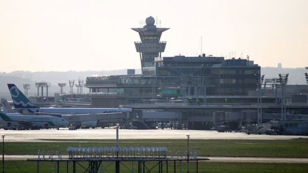 Grève des contrôleurs aériens : 40 % des vols annulés dans les aéroports parisiens vendredi