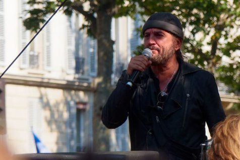 Francis Lalanne, du troubadour romantique au héraut du complotisme