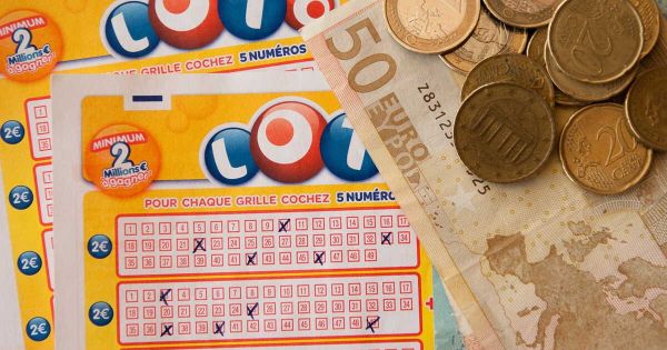 "C'est grâce à lui que j'ai remporté le jackpot" : un français remporte 14 millions d'euros au Loto en jouant les numéros d'un flash remplie il y a plusieurs années