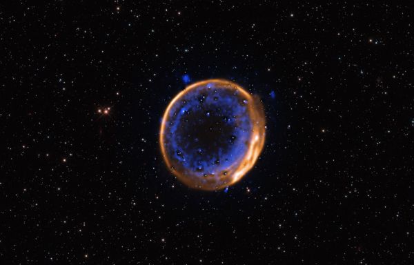 Première image des restes d'une étoile morte dans une double explosion