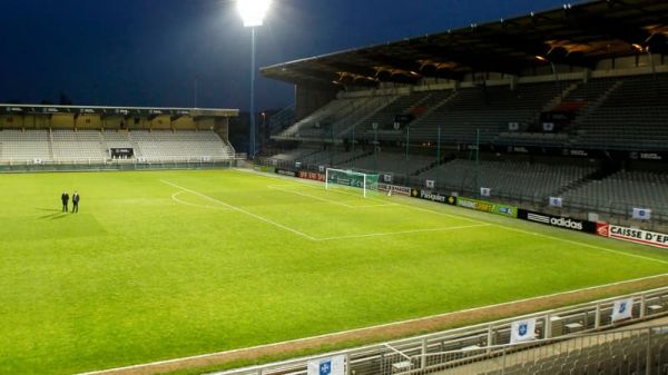 L'AJ Auxerre rend hommage à un ouvrier mort sur le chantier du stade de l'Abbé Deschamps