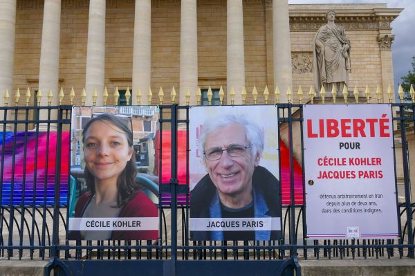 Otages français en Iran : de quoi sont accusés Cécile Kohler et Jacques Paris ?