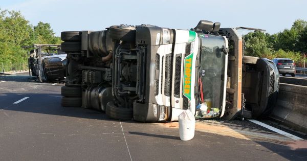 Drôme. Un poids lourd transportant douze voitures se renverse et bloque l'A7 pendant 5h30 : ce que l'on sait