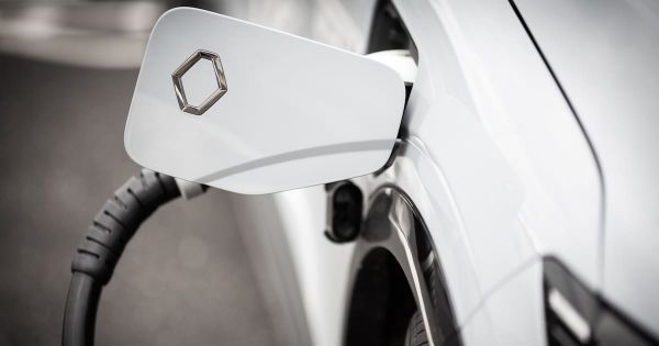 Electrification automobile : les concessionnaires à pieds joints dans la flotte