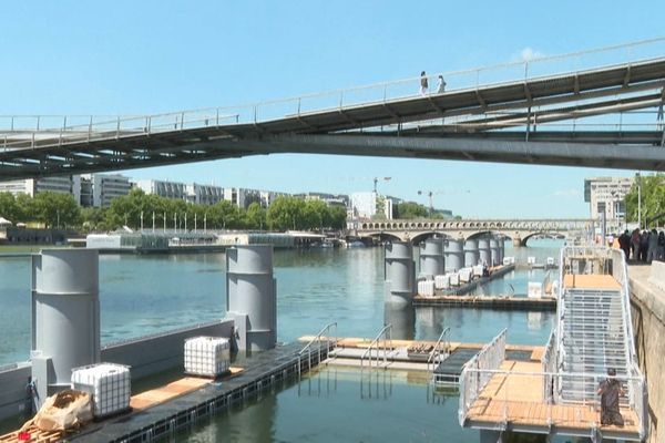 #PARIS : Baignade dans la #Seine : risques de gastro, conjonctivite, otite, ou infection de la peau... ce qu'il faut savoir avant de se baigner dans la #Seine
