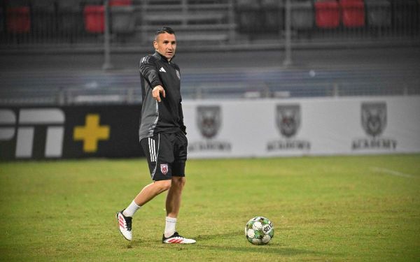 Cet ancien joueur du Stade Brestois est aujourd'hui entraîneur adjoint aux États-Unis