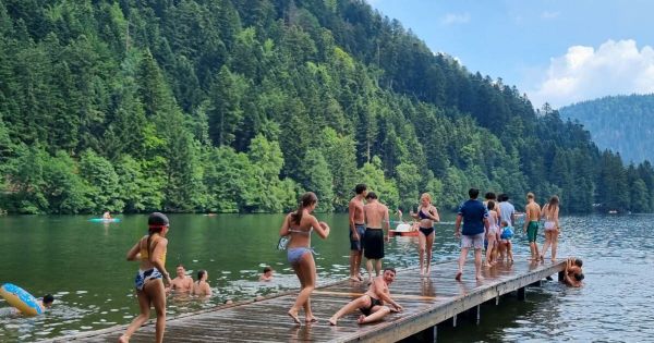 Photos. Avec la canicule, les lacs de Longemer et Gérardmer font le bonheur des baigneurs