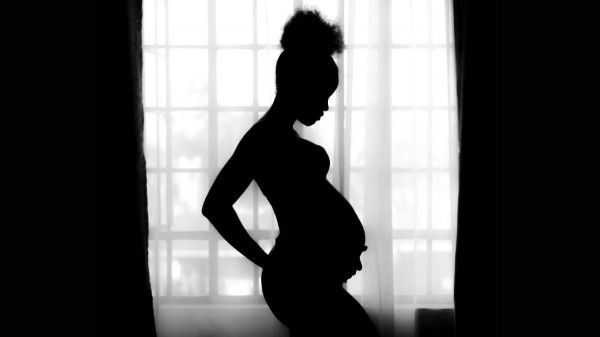 «Quartiers nurseries»: comment les femmes vivent-elles la maternité en prison?
