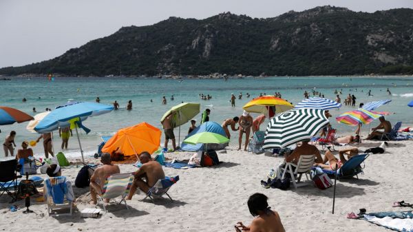 "La France n'est plus le leader mondial du tourisme": faut-il absolument atteindre le cap des 100 millions de touristes?