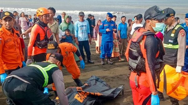 En Indonésie, au moins quatre morts et 38 disparus dans le naufrage d'un ferry au large de Bali