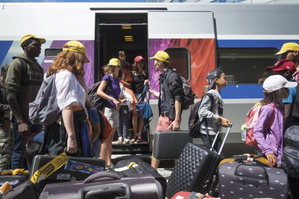 Pourquoi les colonies de vacances peinent à recruter des animateurs et animatrices ?