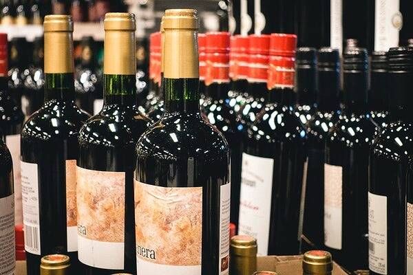 Vente d'alcool aux mineurs: près de 9 supermarchés sur 10 enfreignent la loi