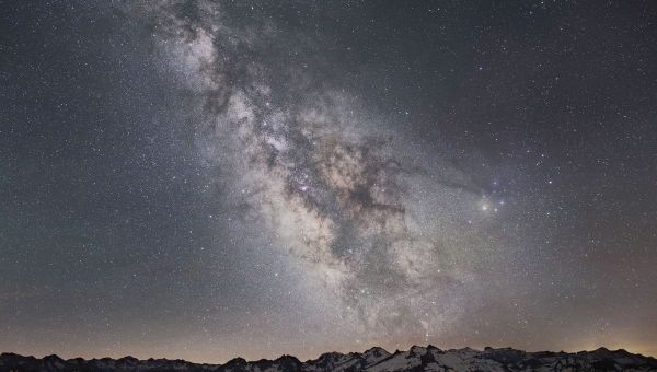 Une nuit au plus près des étoiles : ce que vous allez vivre au Pic du Midi dépasse tout ce que vous imaginez