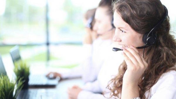 "Elle commence à me saouler" : Qui est Élise Grignet, qui harcèle des milliers de personnes au téléphone ?