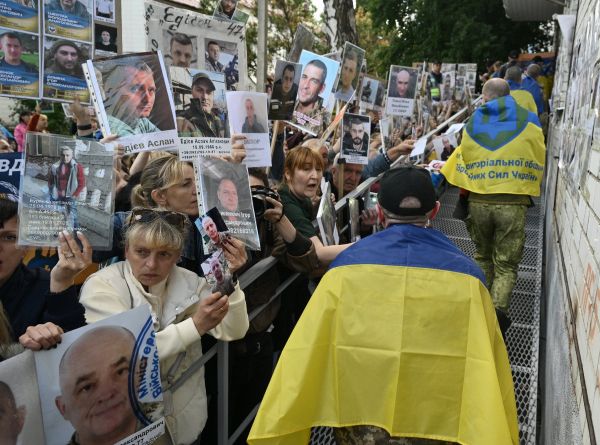 En Ukraine, l'interminable attente des mères de soldats portés disparus