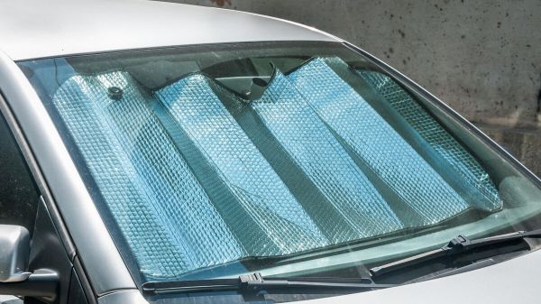 Une fillette de 9 ans meurt de chaud après que sa mère l'a volontairement laissée dans la voiture pendant qu'elle était au travail