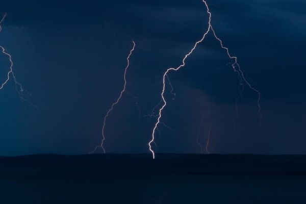 Vigilance orages : encore une trentaine de départements en alerte, des risques d'inondation signalés