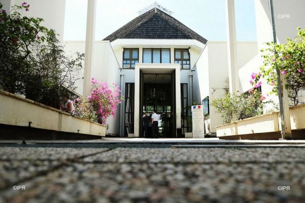 Le directeur d'école condamné à 24 mois de prison avec sursis pour l'agression sexuelle sur une mineure dans un avion