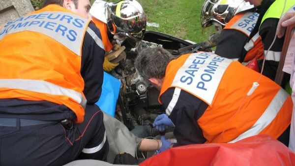 Saône-et-Loire : un adolescent tué et quatre blessés dans l'accident de leur voiture suivie par la police