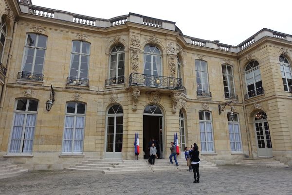 Maxence Langlois-Berthelot reste le conseiller culture de Bayrou