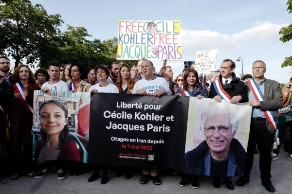 Iran : Cécile Kohler et Jacques Paris inculpés d'espionnage pour le Mossad, la diplomatie française dénonce des accusations « totalement infondées »