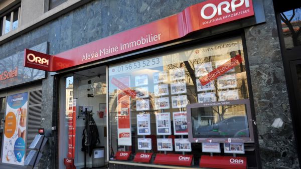Licenciement d'agents agressifs envers Rima Hassan: une enquête ouverte après le dépôt de plainte d'Orpi pour des menaces en ligne