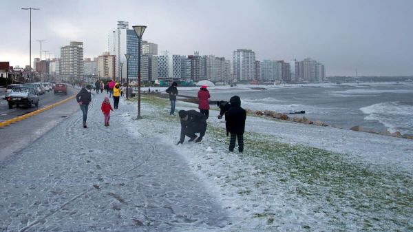 Argentine: vague de froid record, neuf sans-abris morts, selon une ONG