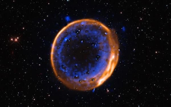 Cette étoile qui n'a pas explosé une, mais deux fois nous dévoile un mystère cosmique vieux de plusieurs siècles