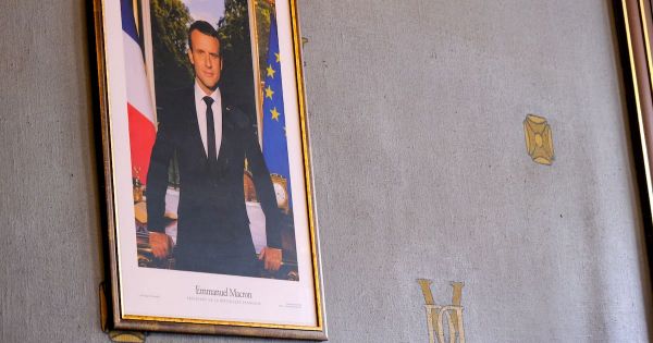 La CEDH rejette le recours des décrocheurs de portraits d'Emmanuel Macron