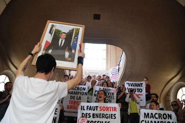 Décrochage de portraits de Macron : la CEDH déboute les militants écologistes