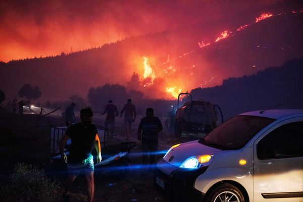 Incendies en Turquie : deux foyers hors de contrôle près d'Izmir