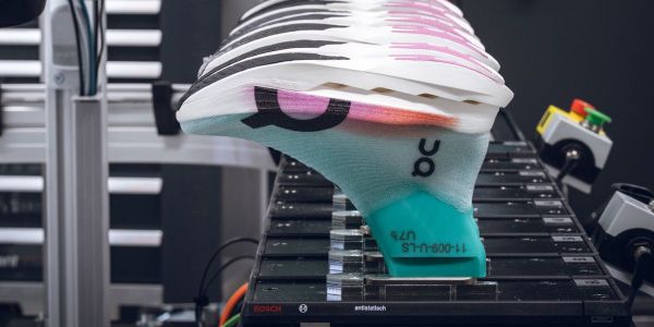 Haute technologie: Quand des robots suisses révolutionnent la production des chaussures On