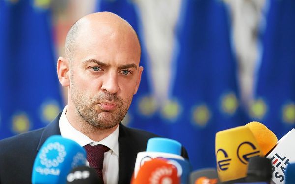 Français emprisonnés en Iran : la décision de Paris de réimposer ou non des sanctions dépendra de leur libération