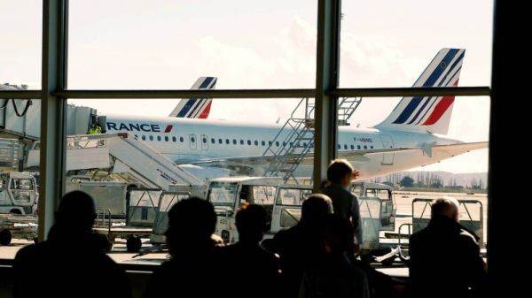 Grève des contrôleurs aériens : vol est retardé ou annulé, quel recours ?