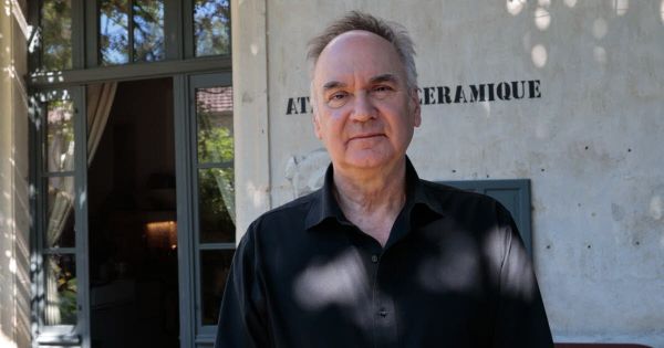 80 visages, 80 histoires. Le Goncourt 2020 Hervé Le Tellier et la Drôme Provençale : « J'aime bien ici. Il y a des collines verdoyantes »