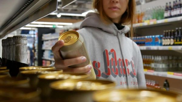 Alcool : près de 9 débits de boissons sur 10 en vendent aux mineurs