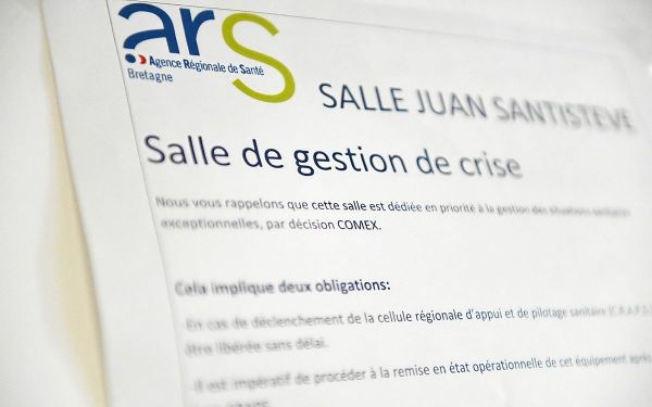Lenteur, éloignement des réalités locales, poids financier : les ARS en ligne de mire
