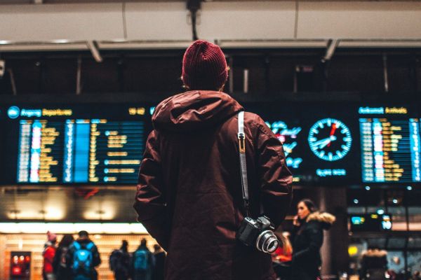 La grève des contrôleurs aériens se poursuit en France : à quoi faut-il s’attendre ce vendredi ?