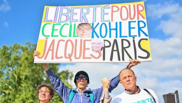 Otages français accusés d'espionnage en Iran : "On les met entre deux périls de mort", déclare la soeur de Cécile Kohler