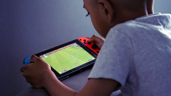 Les plus jeunes interdits d'écran: où s'applique la nouvelle mesure ?