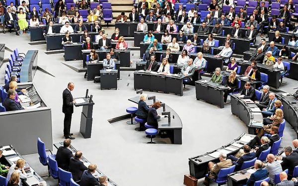 Défaut d'appels d'offres, surfacturations... Le RN visé par de nouvelles accusations d'irrégularités au Parlement européen