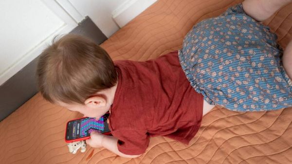 Les écrans formellement interdits au moins de 3 ans dans les lieux d'accueil d'enfants dès ce jeudi