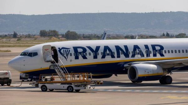 Grève du contrôle aérien : les voyageurs pris "en otage", dénonce Ryanair qui doit annuler 170 vols